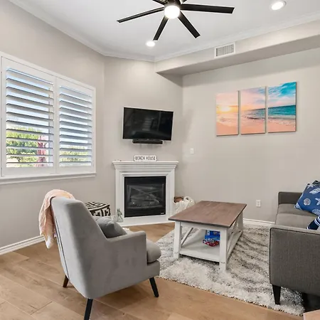 Carlsbad Village Escape 3-Bed 2,5-Bath Steps From The Beach